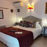 Mas Peu Del Causse Bed & Breakfast 3*